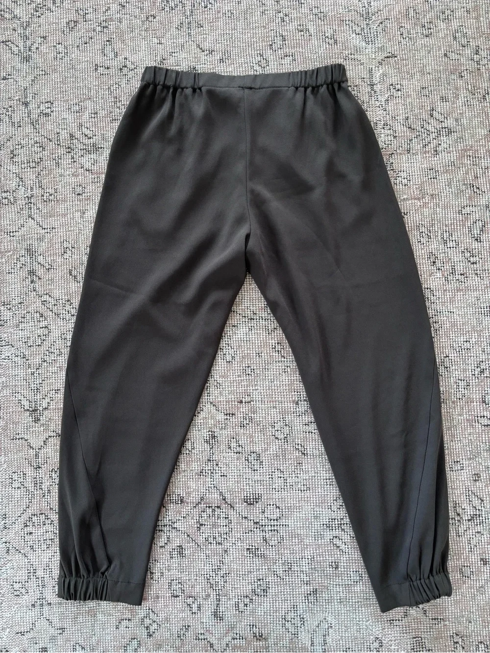 Babaton Aritzia Dexter pants dressed joggers army green S ankle cropped - Picture 2 of 6
